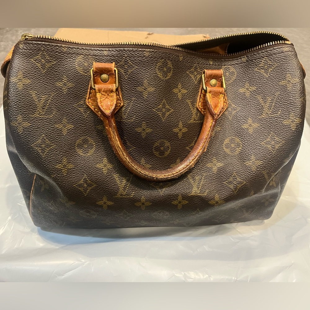 Authentic Louis Vuitton Classic Monogram Speedy 30